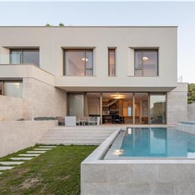 4 Bedroom Luxury Villa with Heated Pool and boat mooring, Ciovo near Trogir – Sleeps 8